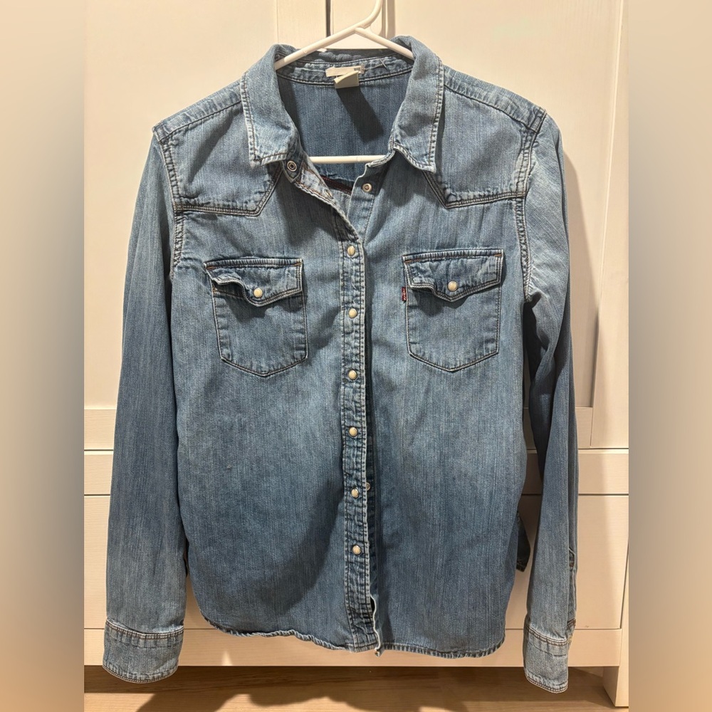 Levi’s Denim Pearl Snap Button Up